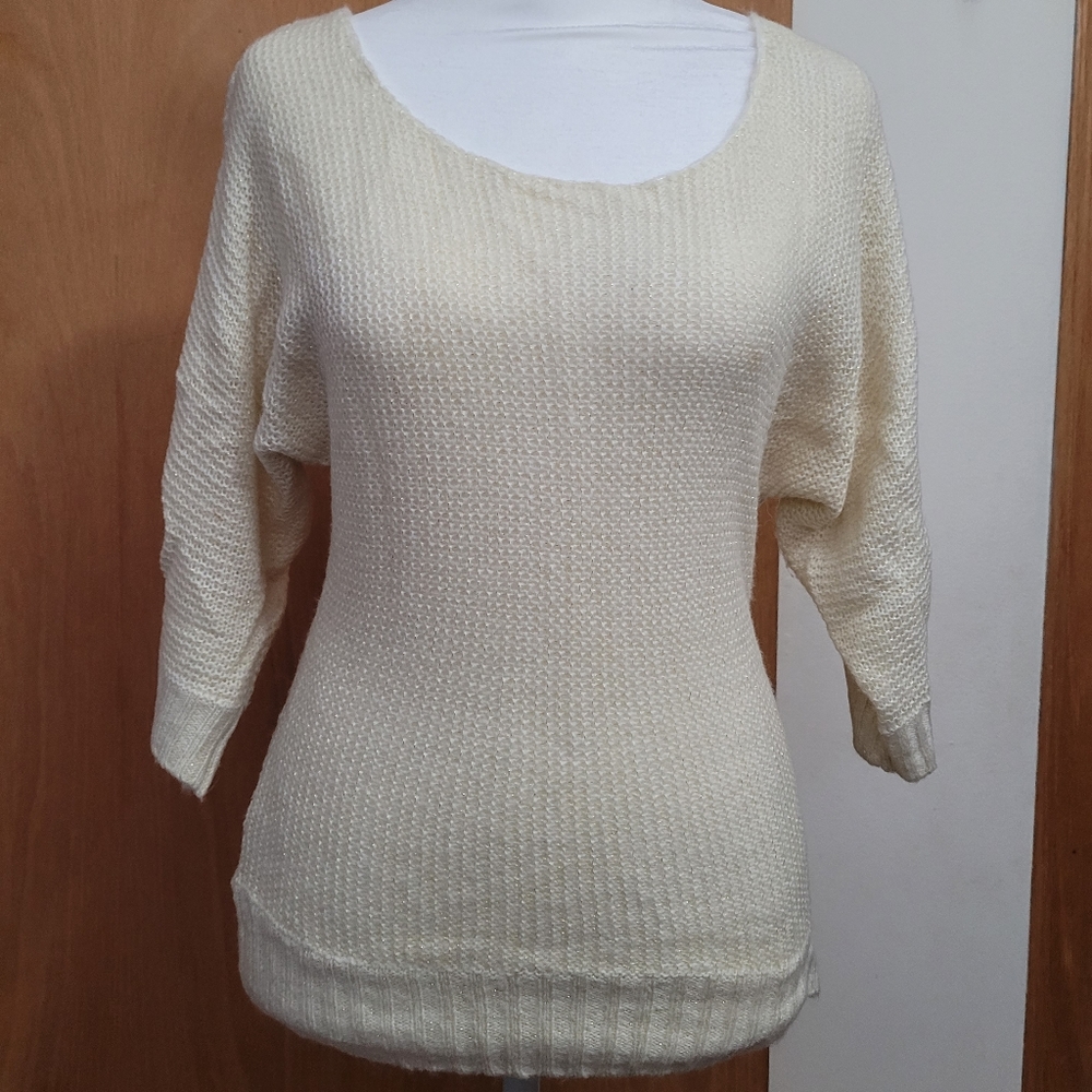 🖤 Cream Open-back Sweater - Picture 4 of 7